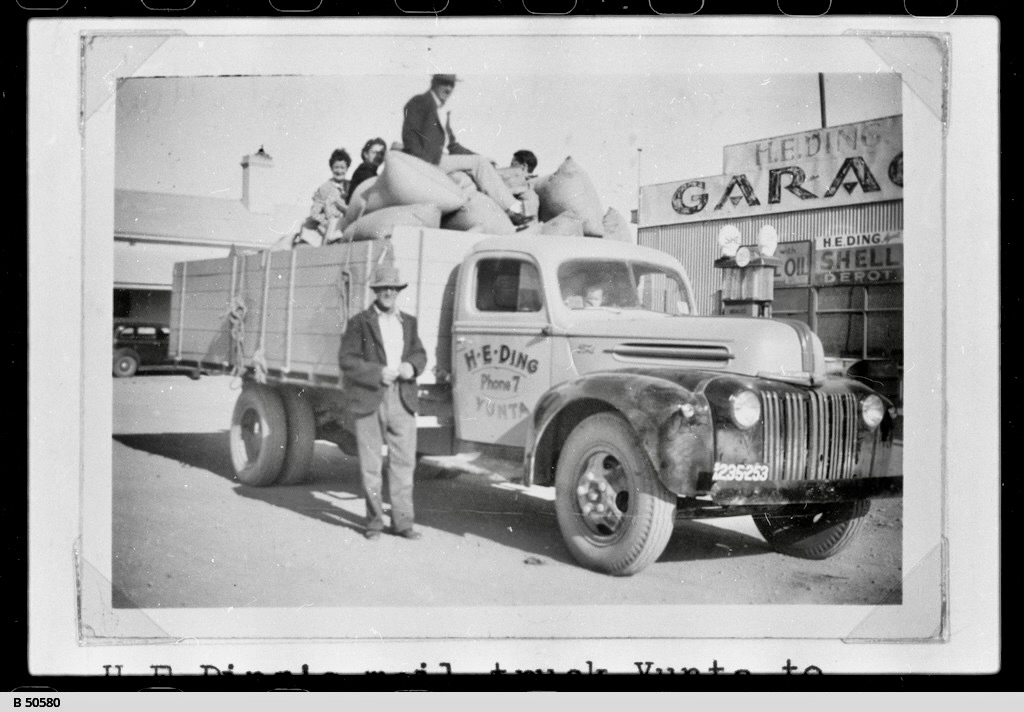 Yunta mail truck